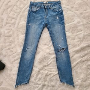 Zara Distressed Mid-rise ankle cut jeans